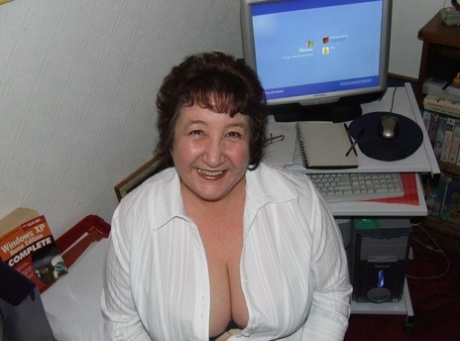 tetas de abuela con escote desnudo superior imagen