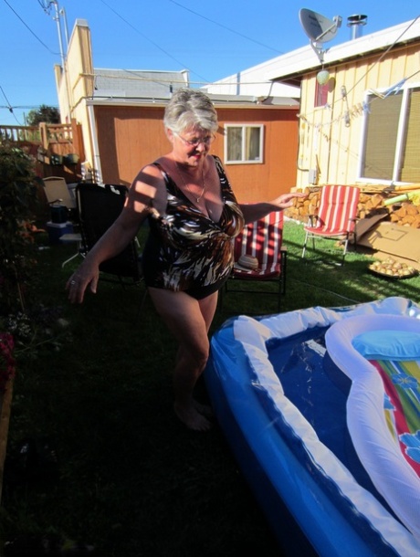 abuela eyacula en una polla joven agradable erótico fotos