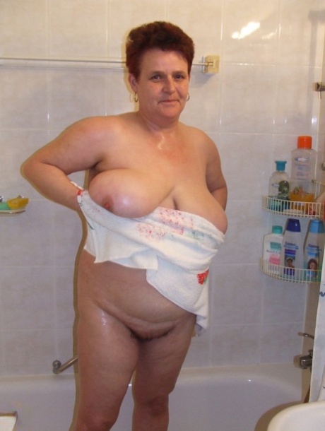 abuela arrastrándose por el techo sexo perfecto foto