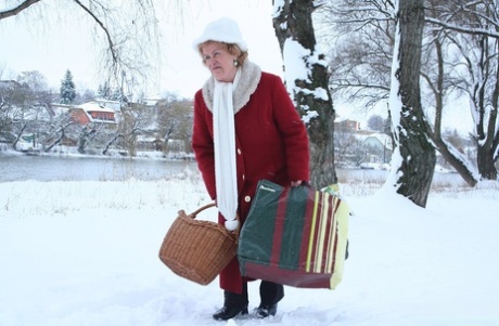 abuela tomando enormes enfermedades gratis imagen